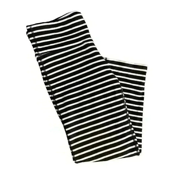 ATHLETA WOMEN'S STRIPED CHATURANGA CAPRIS - Picture 1 of 4